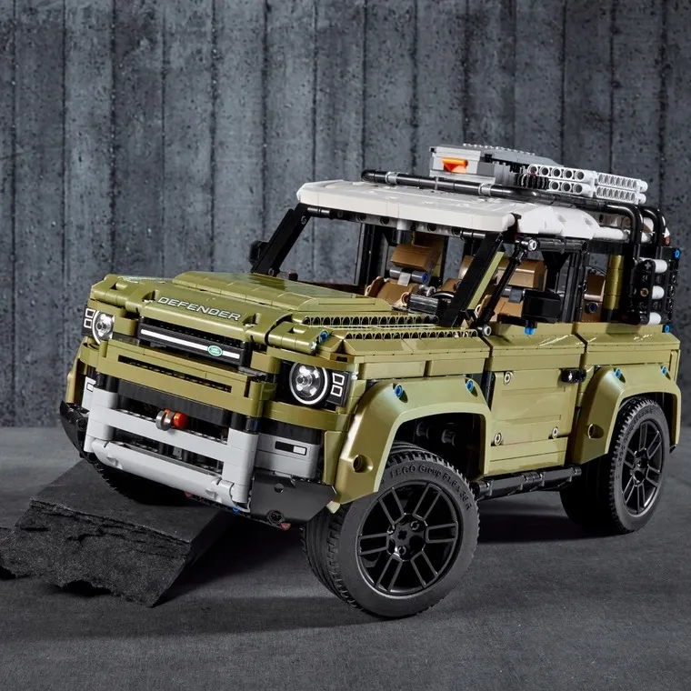 lego-technic-42110-land-rover-defender