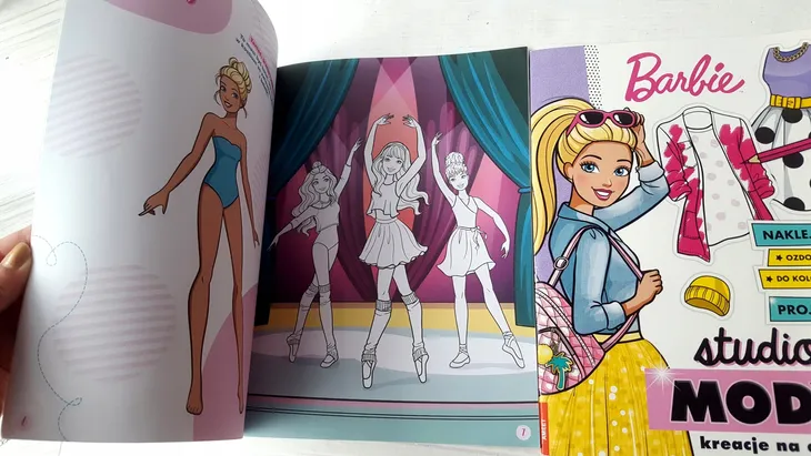zestaw-kolorowanek-barbie-okladka-brak-informacji