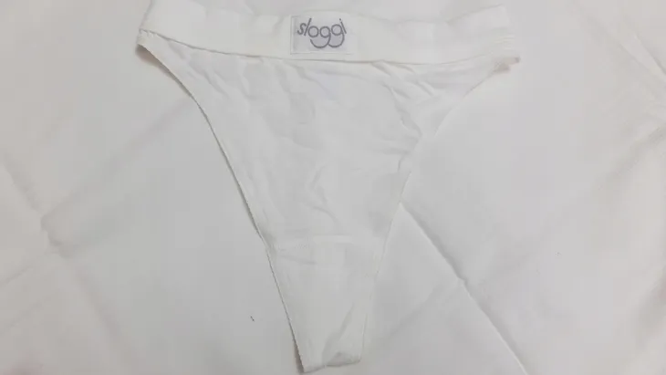sloggi-triumph-majtki-stringi-biale-wha-82-40