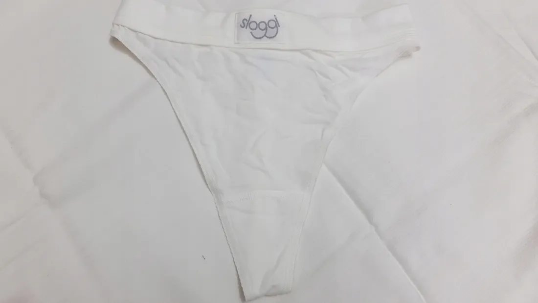 sloggi-triumph-majtki-stringi-biale-wha-82-40