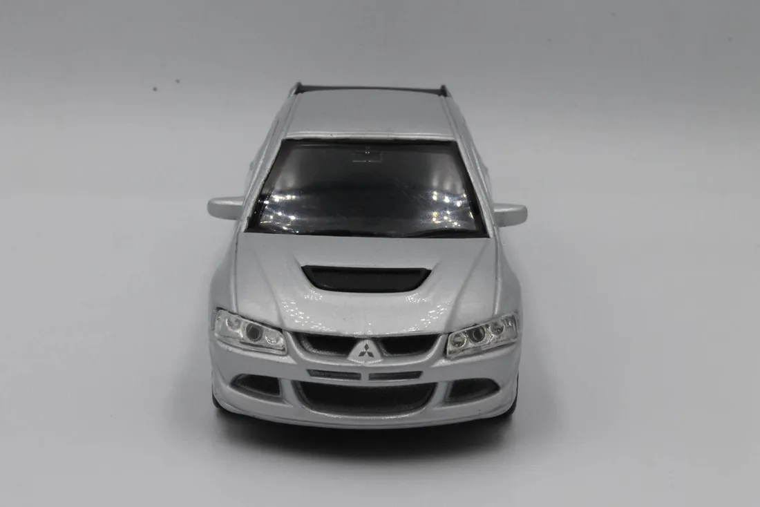 metalowe-auto-welly-mitsubishi-lancer-evolution-8-stan-nowy