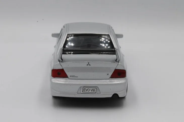 metalowe-auto-welly-mitsubishi-lancer-evolution-8-marka-welly