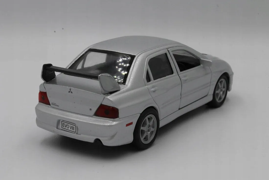 metalowe-auto-welly-mitsubishi-lancer-evolution-8-stan-nowy