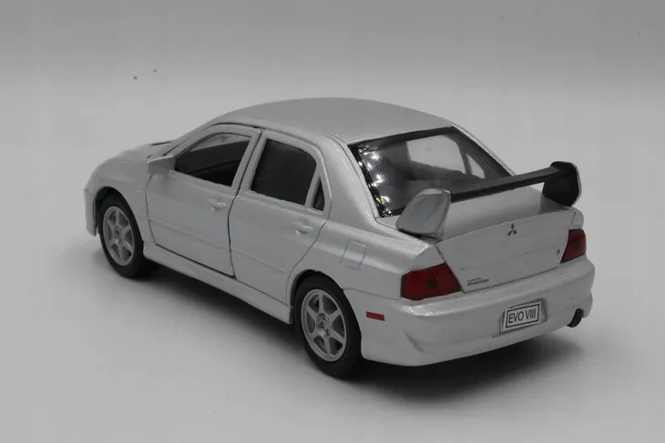 metalowe-auto-welly-mitsubishi-lancer-evolution-8-model-mitsubishi-lancer-evolution-8