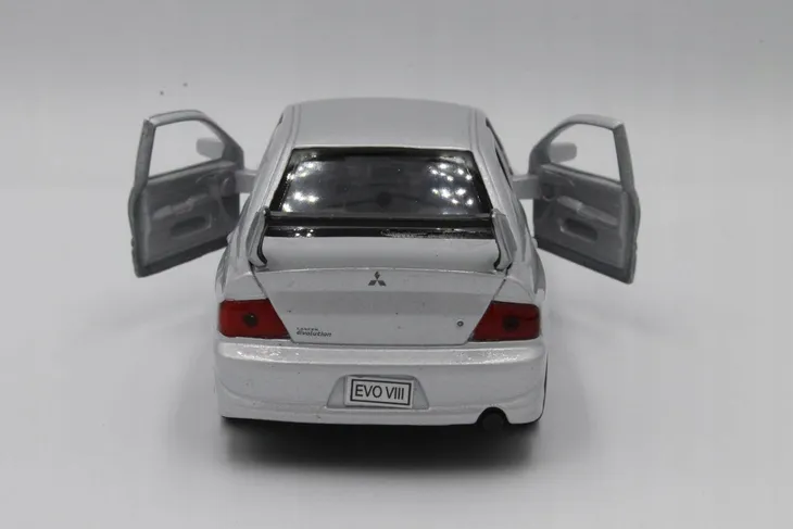 metalowe-auto-welly-mitsubishi-lancer-evolution-8-marka-welly-stan-nowy