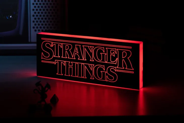 lampka-stranger-things-logo-stan-nowy