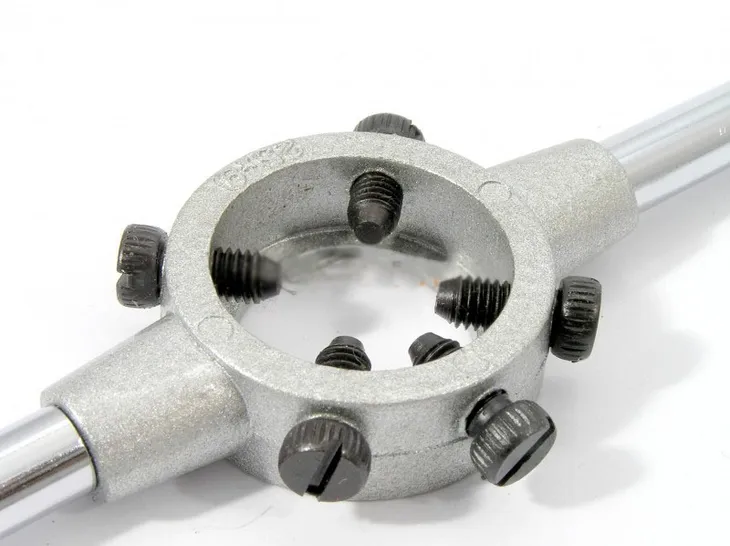 oprawka-do-narzynek-210-mm-stan-nowy-liczba-elementow-w-zestawie-1