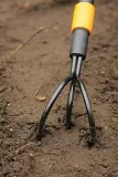 kultywator-fiskars-metal-33-cm-material-glowicy-metal