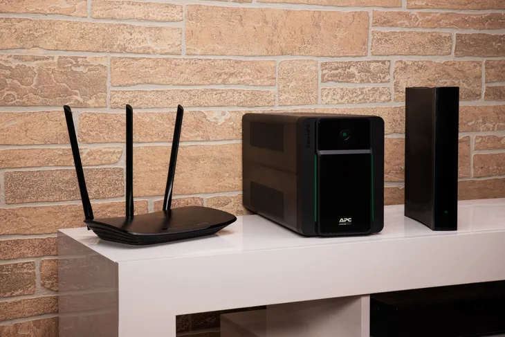 zasilacz-ups-apc-bvx1600li-producent-apc