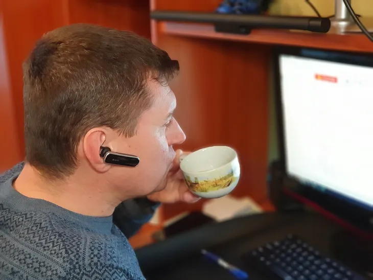 sluchawka-bluetooth-4-2-do-rozmow-stan-nowy