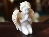 aniolek-modlacy-sie-alabaster-grecki-stan-nowy
