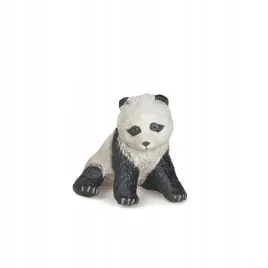 panda-mloda-siedzaca