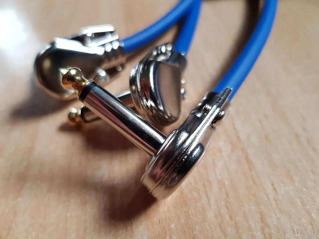 kabel-przewod-patch-katowy-jack-63-mm-30-cm-stan-nowy