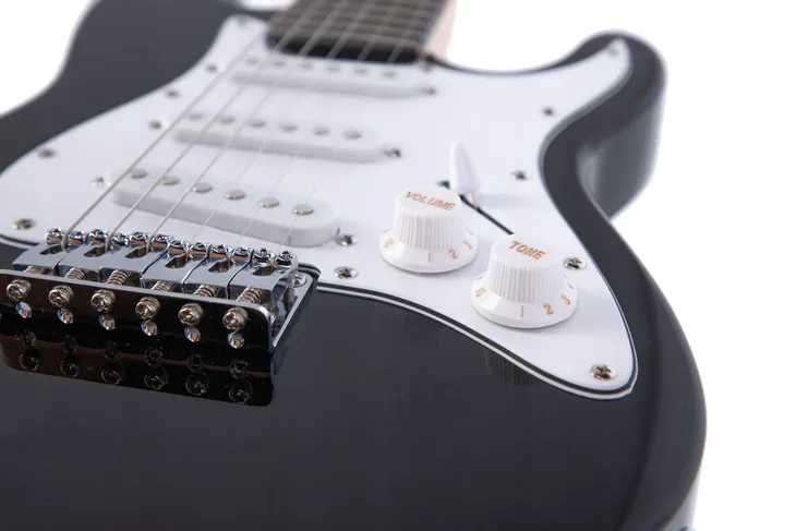 gitara-elektryczna-3-4-dla-nastolatka-harley-benton-st-junior-bk-czarna-wersja-praworeczna