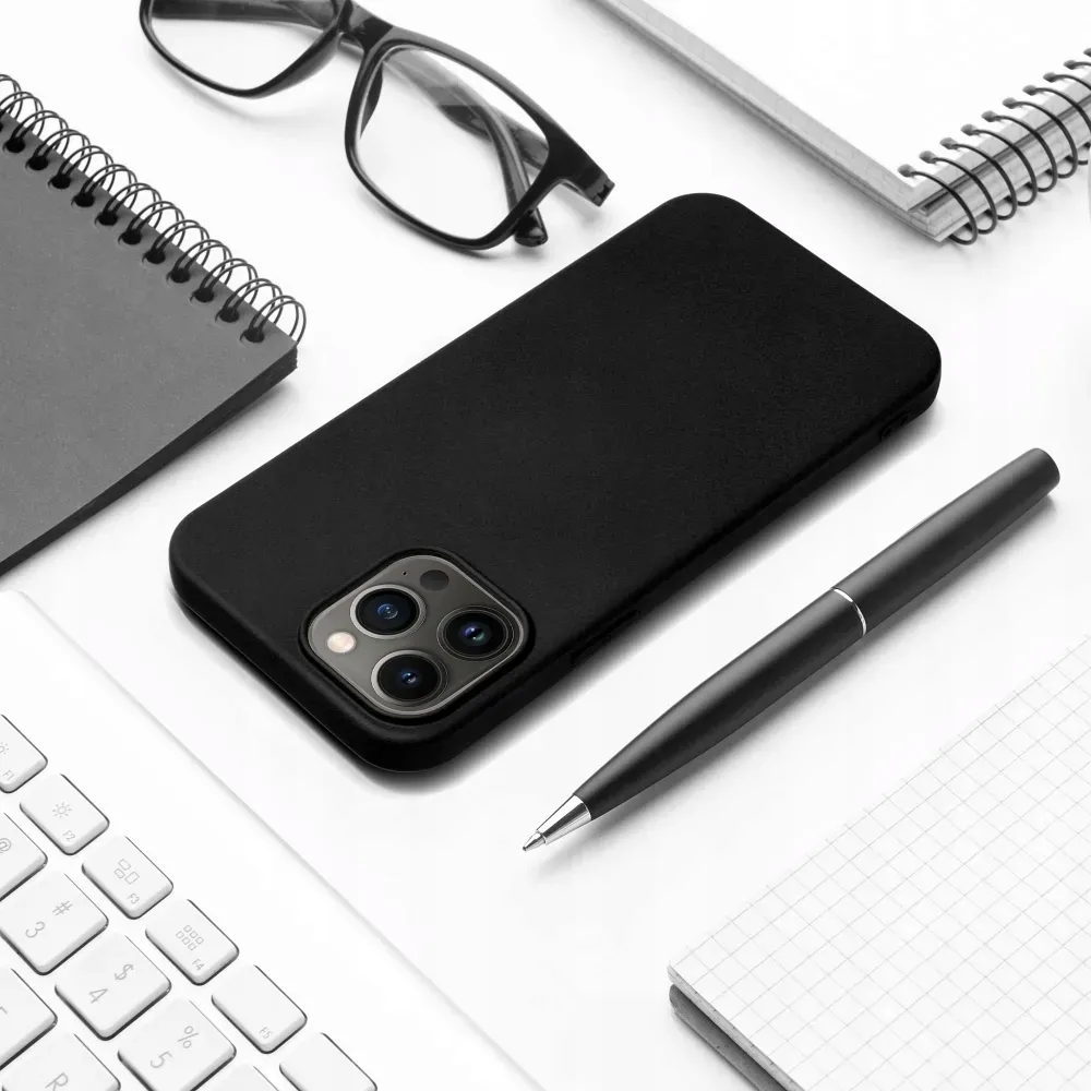 futeral-silicone-do-iphone-13-czarny-stan-nowy
