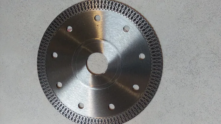 tarcza-diamentowa-do-gresu-distar-multigres-125mm-srednica-otworu-222mm