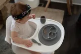 ezpz-silikonowy-kubeczek-tiny-cup-szary
