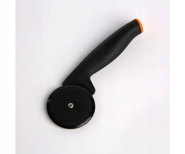 fiskars-noz-do-pizzy-ff-marka-fiskars