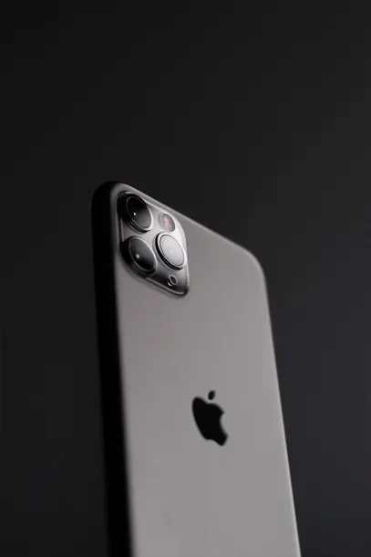 apple-iphone-11-pro-64gb-ladowarka-kabel-lightning-typ-smartfon
