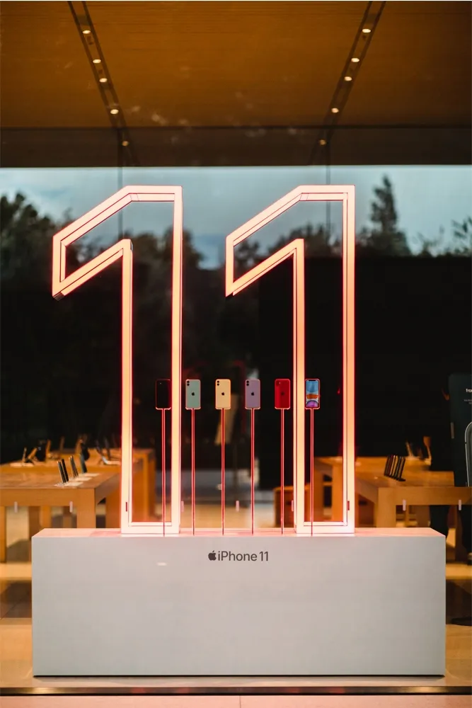 apple-iphone-11-128gb-ladowarka-kabel-lightning