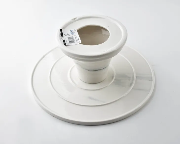 louise-grey-patera-25cmxh11cm-kolor-bialy
