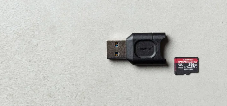 czytnik-kart-mobilelite-plus-usb-3-1-microsd-kod-producenta-mlpm-stan-nowy