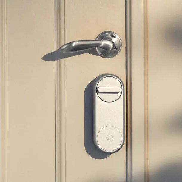 yale-linusr-smart-lock-srebrny