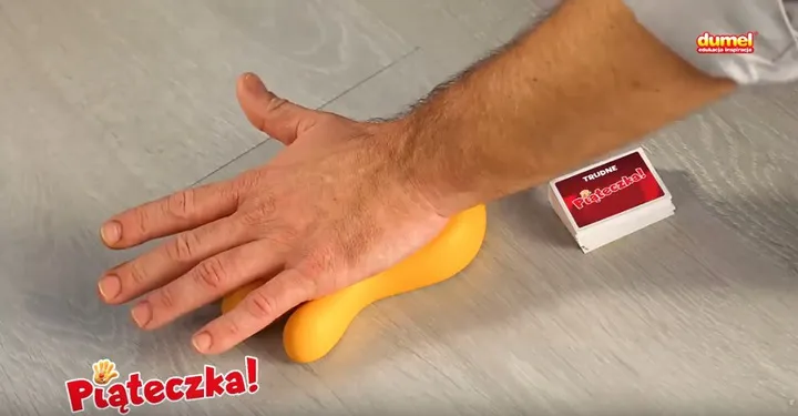 dumel-discovery-piateczka-bohater-inny