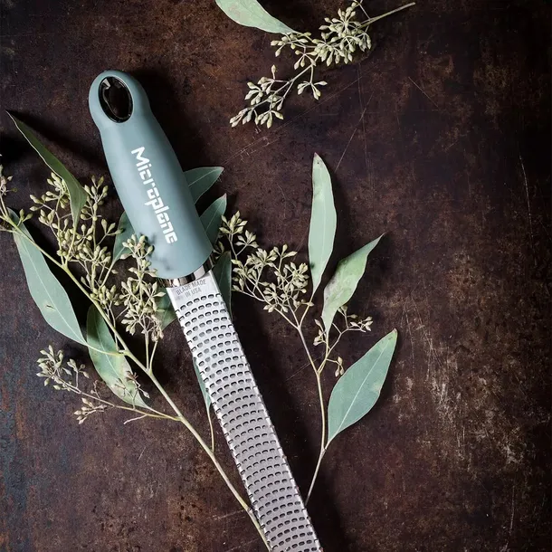 tarka-premium-zester-sage-green-microplane-material-obudowy-tworzywo-sztuczne