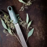 tarka-premium-zester-sage-green-microplane-material-obudowy-tworzywo-sztuczne