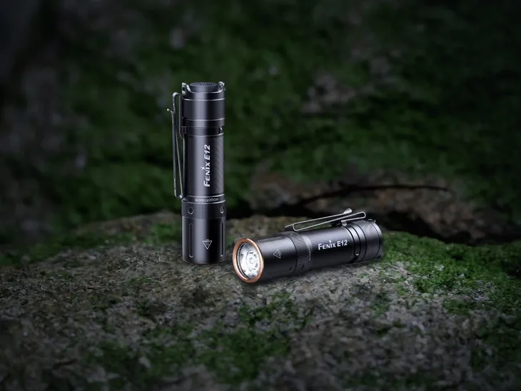 latarka-diodowa-fenix-e12-v2-0-material-aluminium