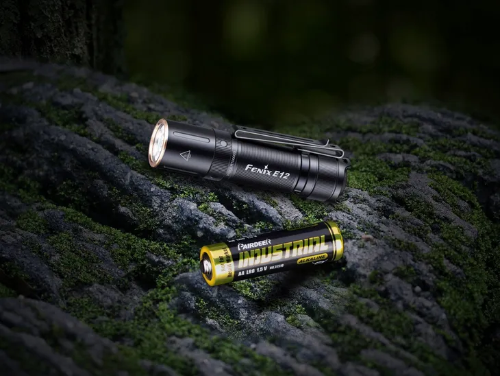 latarka-diodowa-fenix-e12-v2-0-model-e12-v2-0