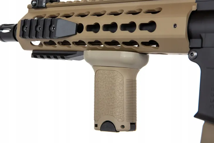 replika-karabinka-sa-e08-edge-half-tan-light-zasilanie-elektryczne-marka-specna-arms