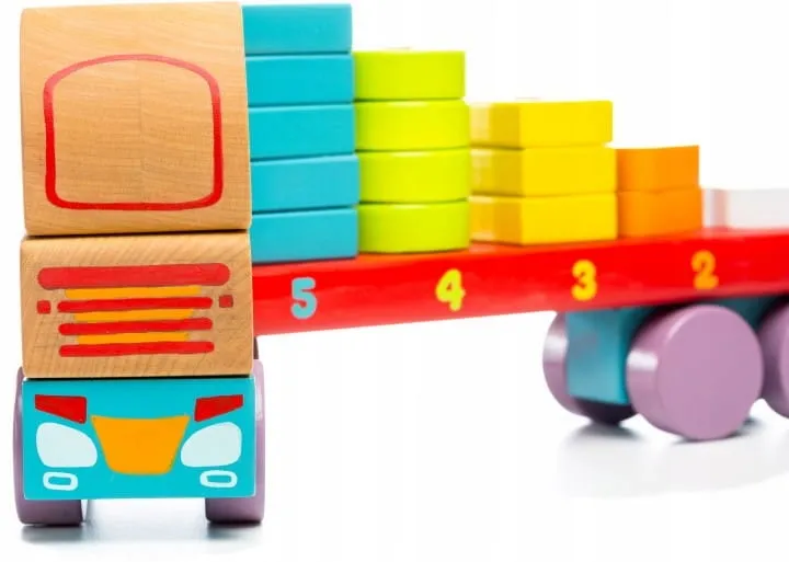 tir-z-klockami-18m-cubika