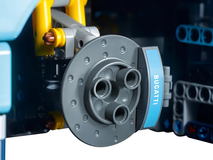 lego-technic-bugatti-chiron-42083-kultowe-auto-material-plastik