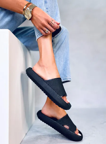 klapki-poduszkowe-yang-black-40-stan-nowy