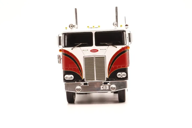 peterbilt-352-pacemaker-skala-1-43-ixo-marka-ixo