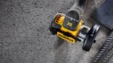 dewalt-przecinarka-18v-76mm-dcs438n-system-mocowania-materialu-sciernego-mocowanie-na-zacisk
