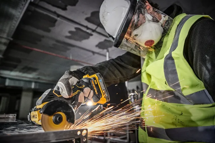 dewalt-przecinarka-18v-76mm-dcs438n-marka-dewalt