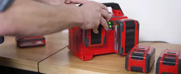 einhell-22-power-x-poczworna-ladowarka-4a-marka-einhell