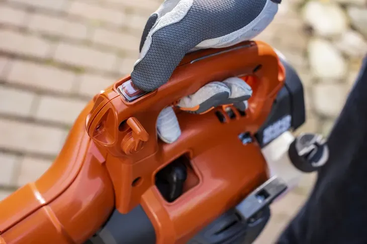 dmuchawa-do-lisci-husqvarna-125b-stan-nowy-zasilanie-spalinowe