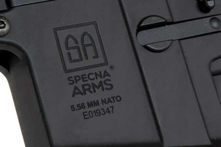 replika-karabinka-sa-e23-edge-zasilanie-elektryczne-marka-specna-arms