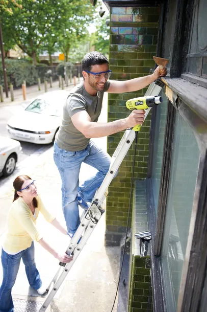 ryobi-wielofunkcyjna-opalarka-elektryczna-2000w-600c-dwa-tryby-ehg2000-wydatek-powietrza-500-l-min
