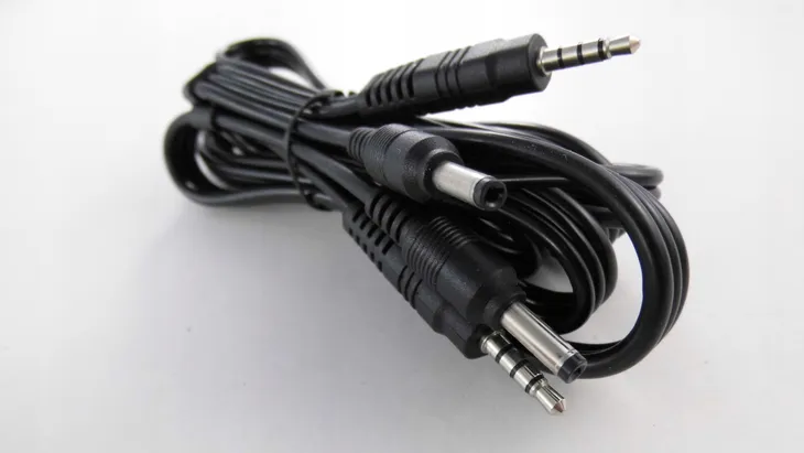oryginalny-kabel-do-dvd-samochodowego-av-dc-jack