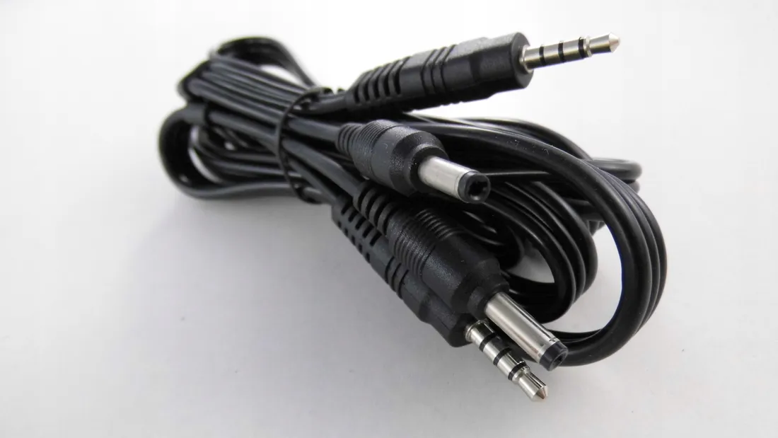 oryginalny-kabel-do-dvd-samochodowego-av-dc-jack