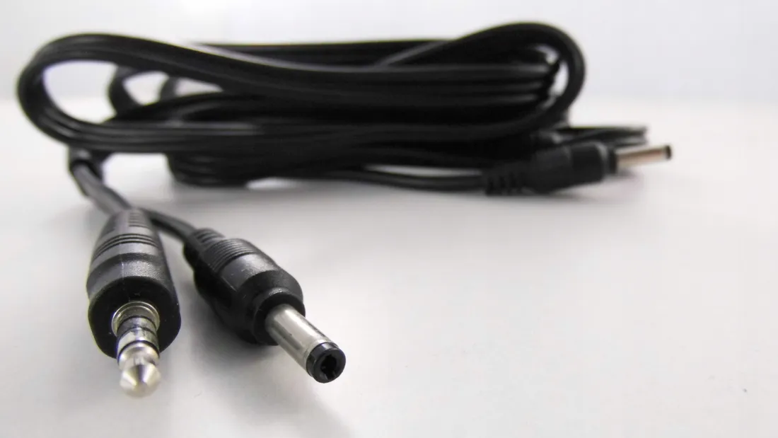 oryginalny-kabel-do-dvd-samochodowego-av-dc-jack-stan-powystawowy