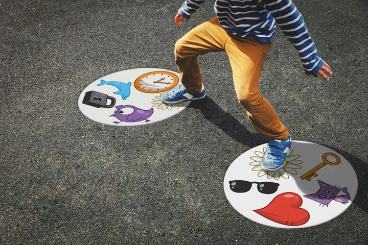 dobble-xxl-gigagra-gra-rodzinna-giga-karty-rebel
