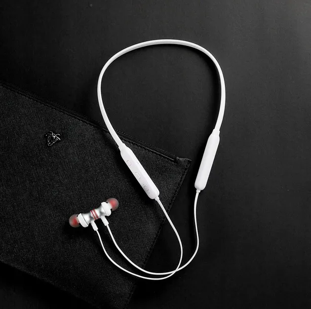 proda-pd-bn100-sluchawki-bluetooth-na-kark-biale-stan-nowy