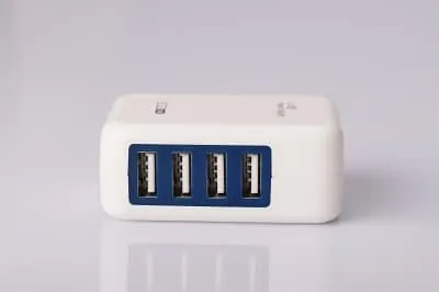 ladowarka-4xusb-3-1a-m555044-biala-stan-nowy