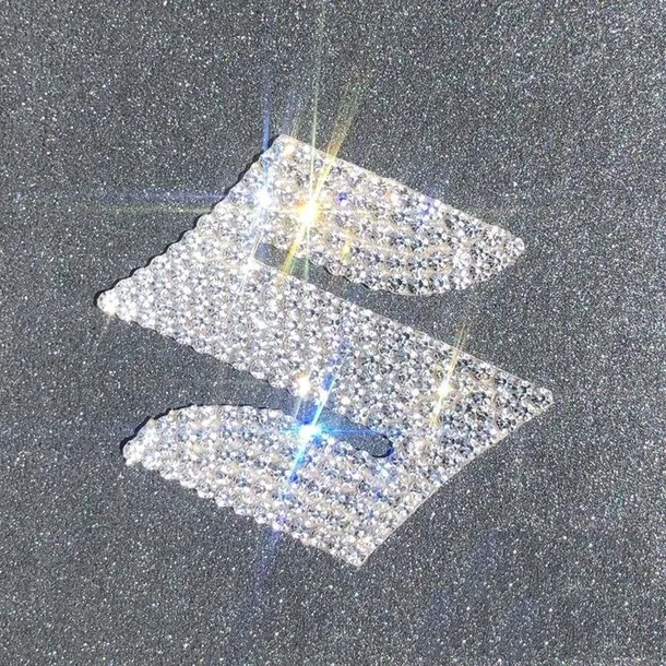 diamentowe-logo-samochodu-suzuki-stan-nowy